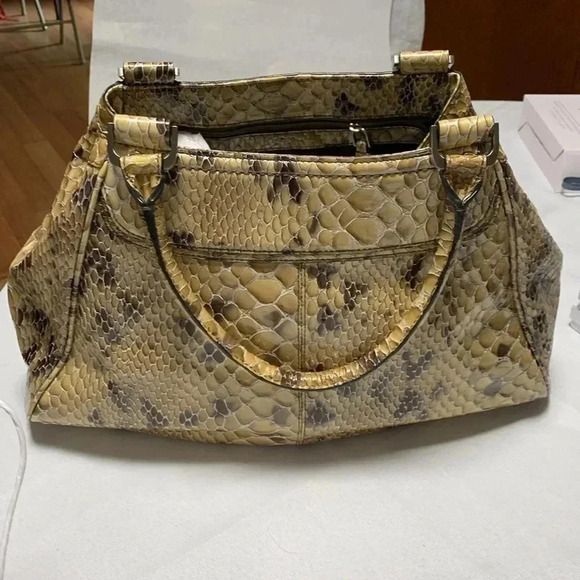 COLE HAAN Purse, shoulder bag.Excellent Condition. BEAUTIFUL❣️ - Picture 3 of 6